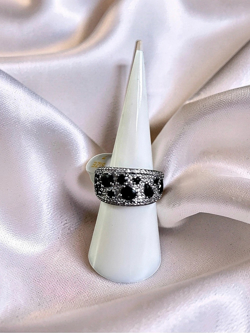 Bomb Party Rare Unicorn Black & Hematite Ring Size 7 NWT